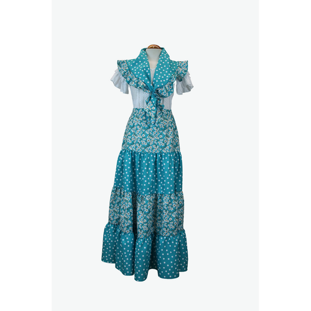 Poppy Set in Green Combined with Flowers