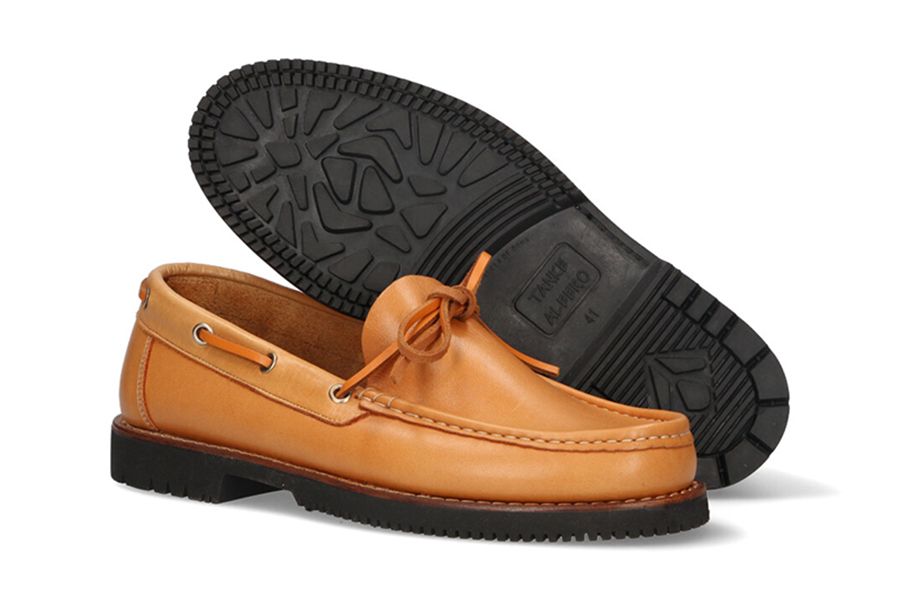 Mocasin con lazos natural