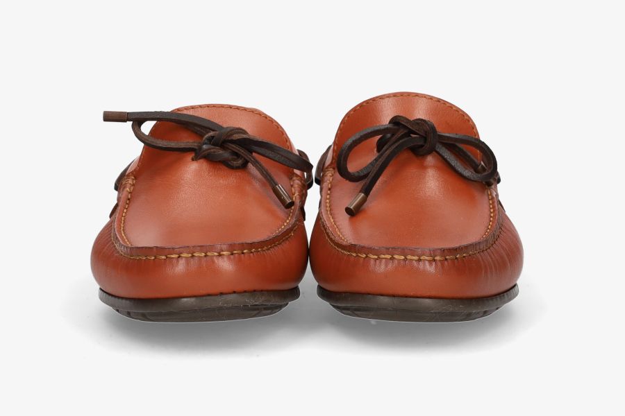 Leather bow moccasin