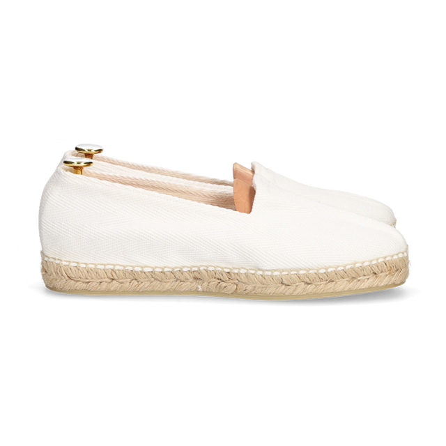 WHITE WHITE EAR OF WHITE CRUST