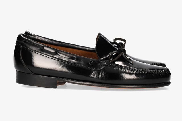 Mocasín con Lazo Negro Suela de Cuero