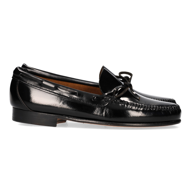 Mocasín con Lazo Negro Suela de Cuero