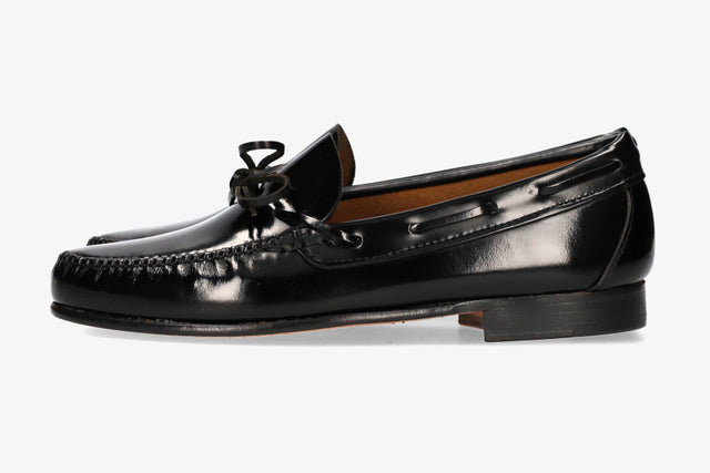 Mocasín con Lazo Negro Suela de Cuero