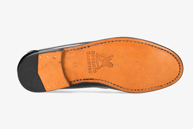 Mocasín con Lazo Negro Suela de Cuero