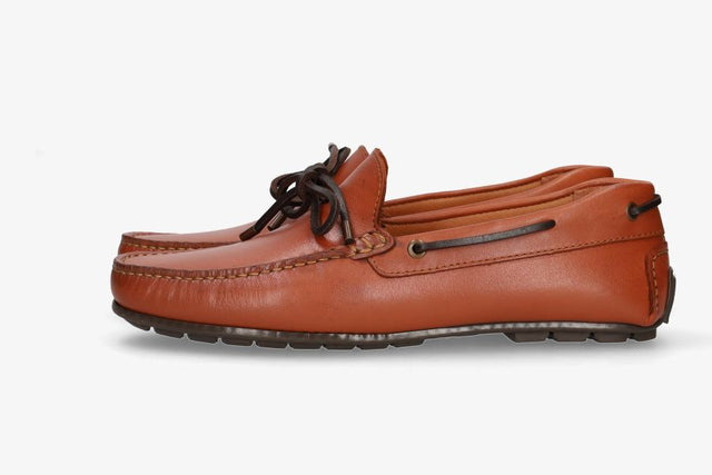 Leather bow moccasin