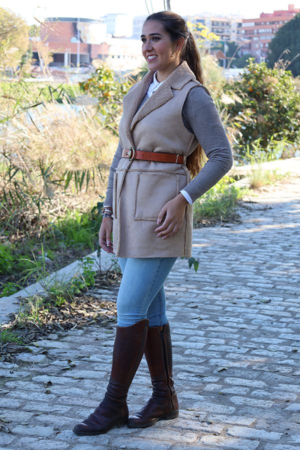 Camel Vest with Thin Belt Ornament