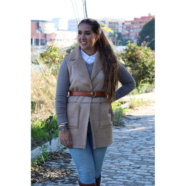 Camel Vest with Thin Belt Ornament