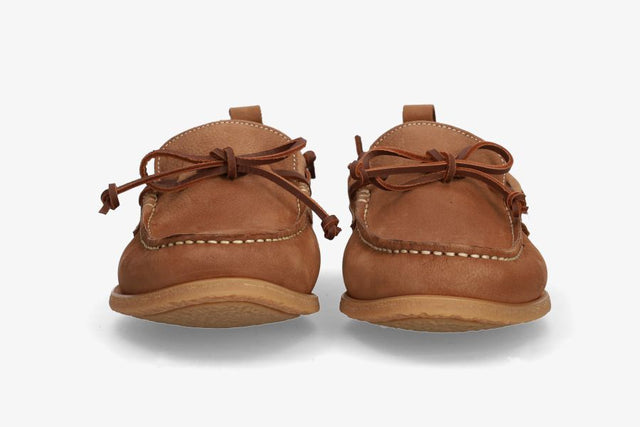 Cuir nubuck nautique caramel au sol