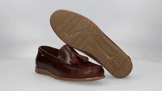 Mocasín Borlas Cuero