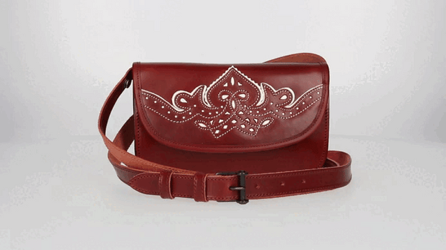 SAC CERISE AD.H/BLANC AVEC SANGLE