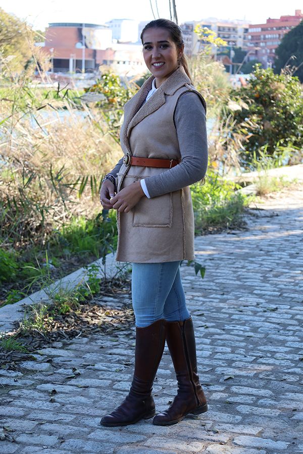 Camel Vest with Thin Belt Ornament