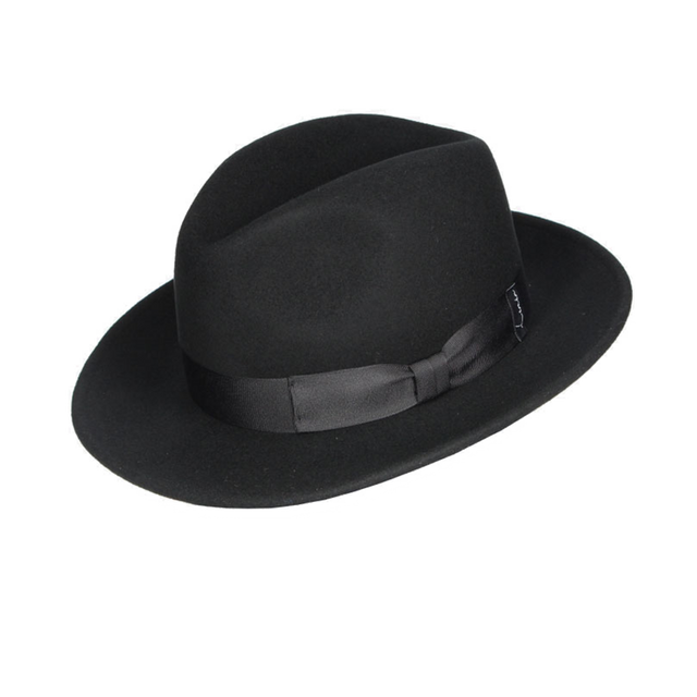 CHAPEAU NOIR À PAPILLON