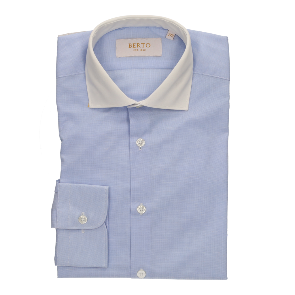Camisa celeste cuello blanco