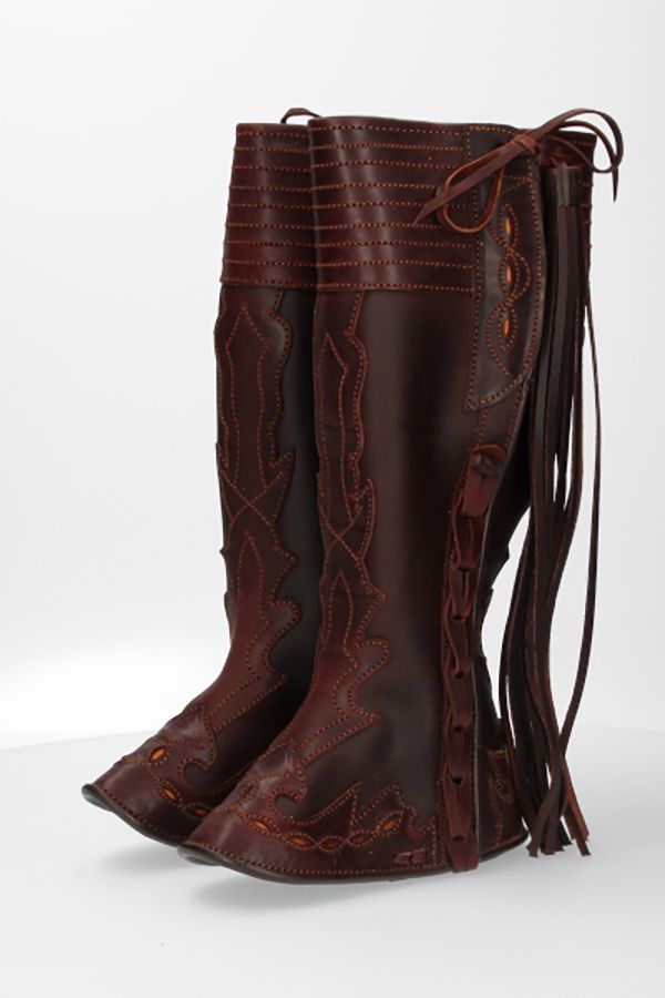 Calf walking gaiter with fire decoration Valverde del Camino