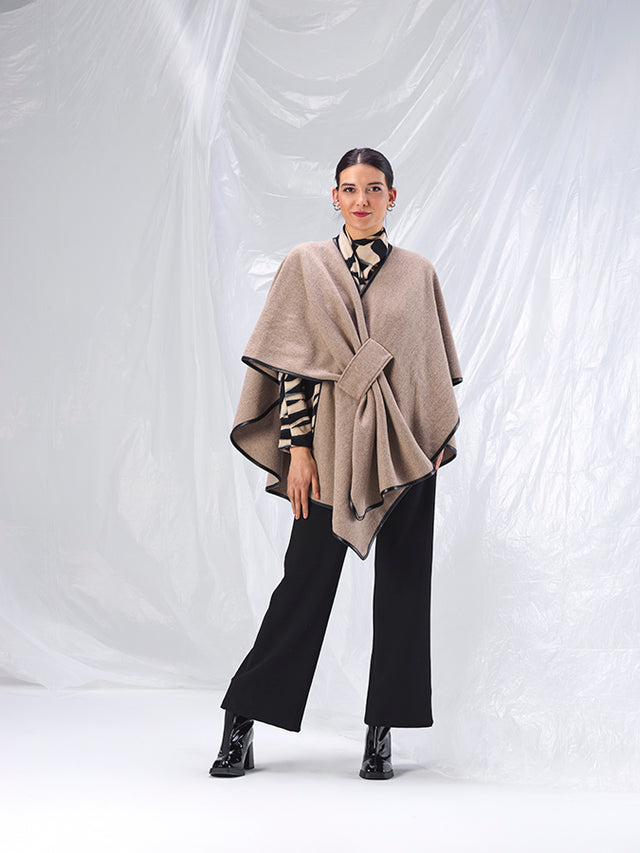 Capa Pasada Beige Filo Negro