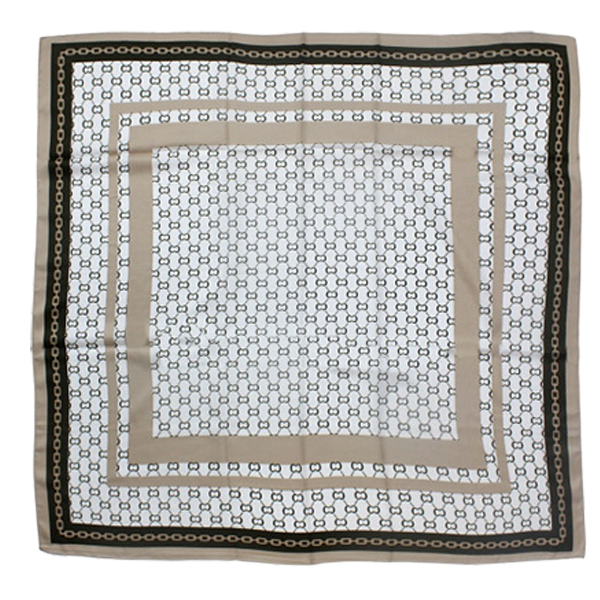 PAÑUELO BEIGE ADORNO LETRAS