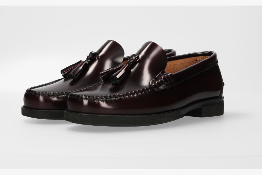 Antique Loafer with Burgundy Tassels