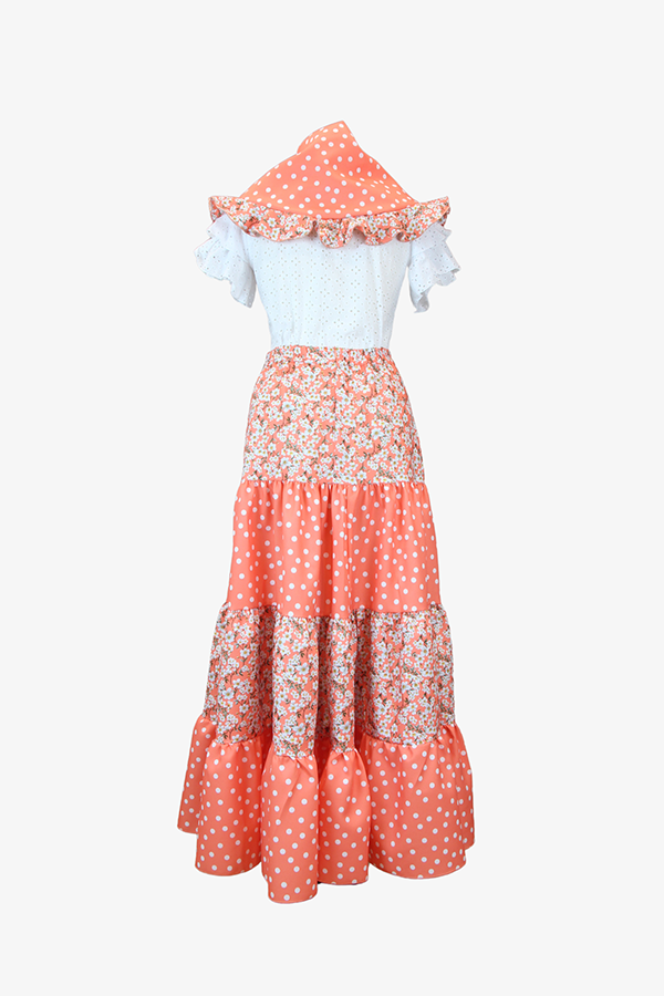 Poppy Set in Salmon Combined with Flowers