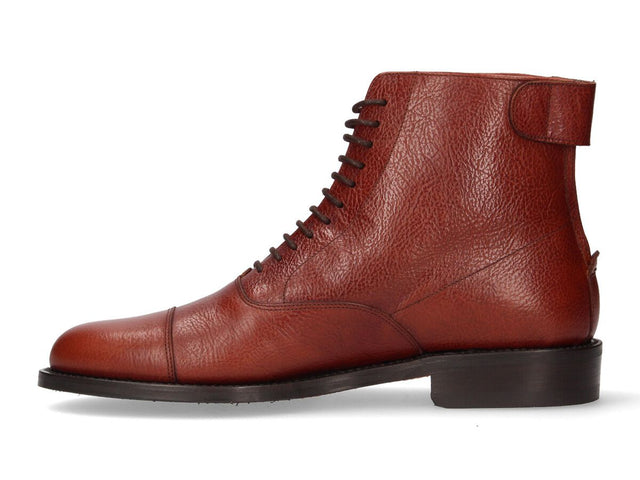 Short Boot with Straight Back Shovel Brandy Valverde del Camino