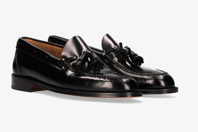 Black tassel loafer