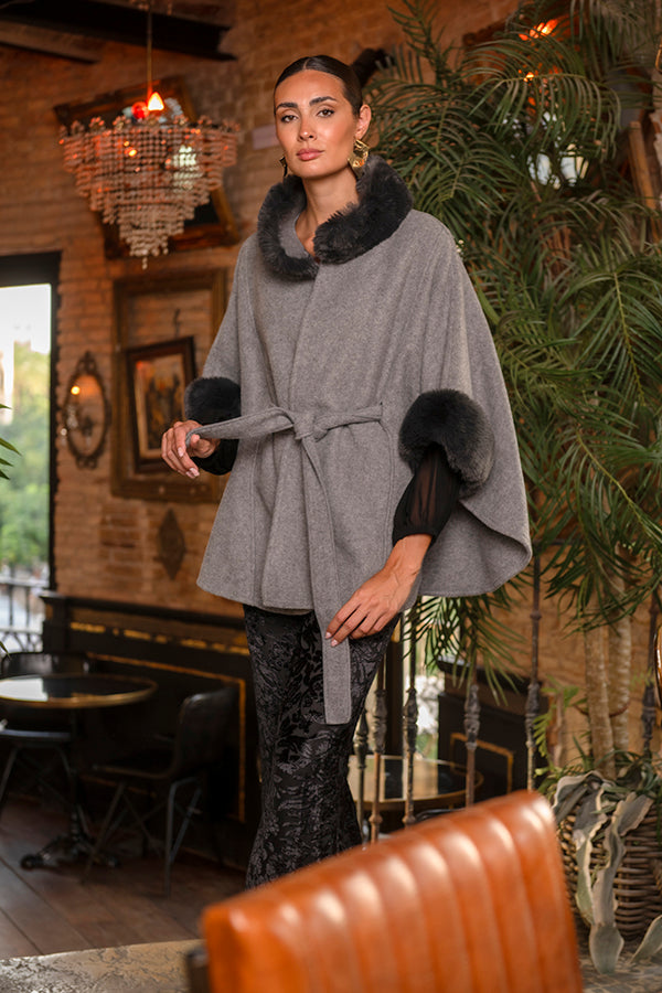 Poncho cuello pelo gris
