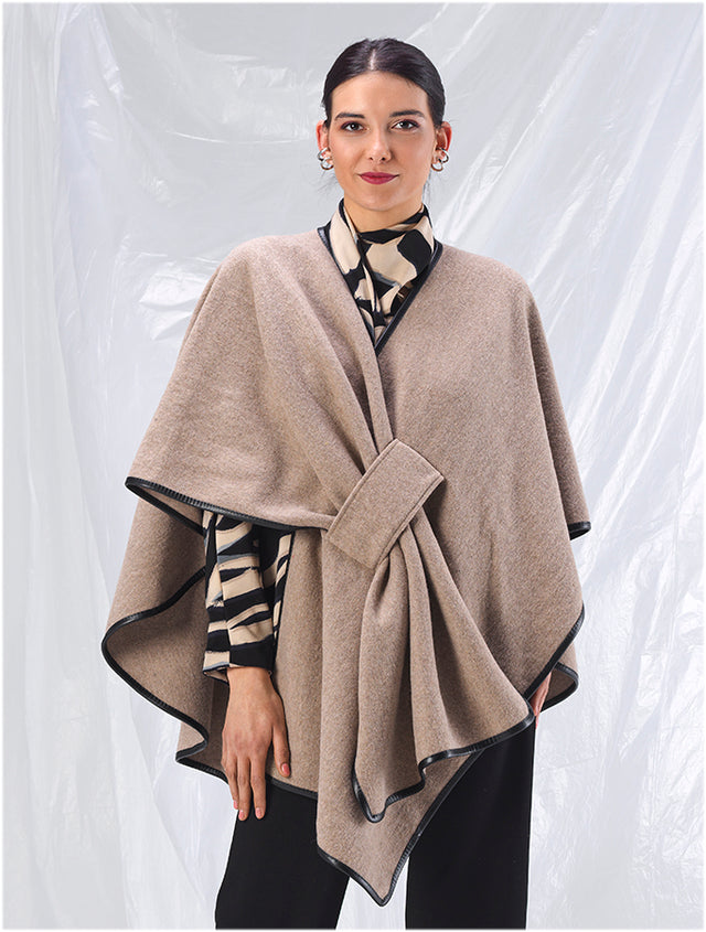 Capa Pasada Beige Filo Negro