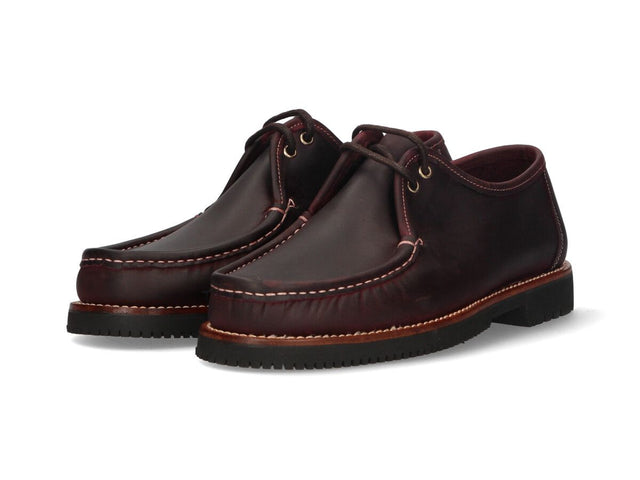 Mocasin con cordones burdeos