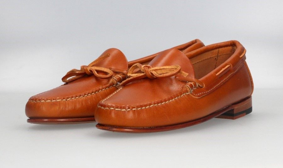 Moccasin with Natural Cow Leather Bow