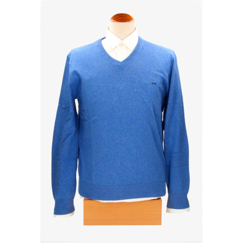 Pull bleu à col en V