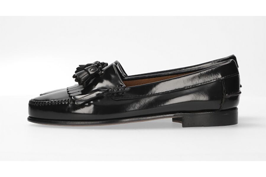 Chaussure noire à franges et pompons