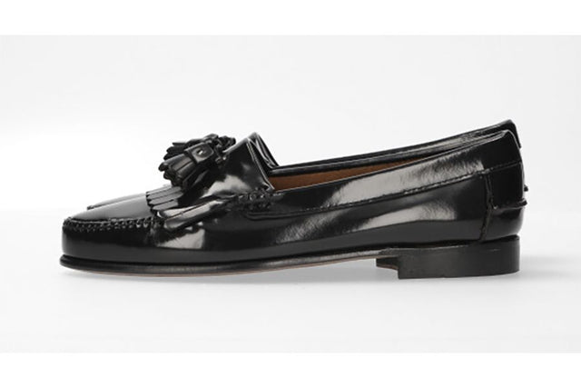 Chaussure noire à franges et pompons