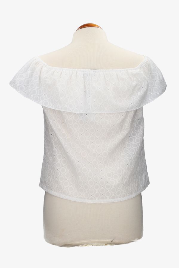 Perforated blouse with ruffles