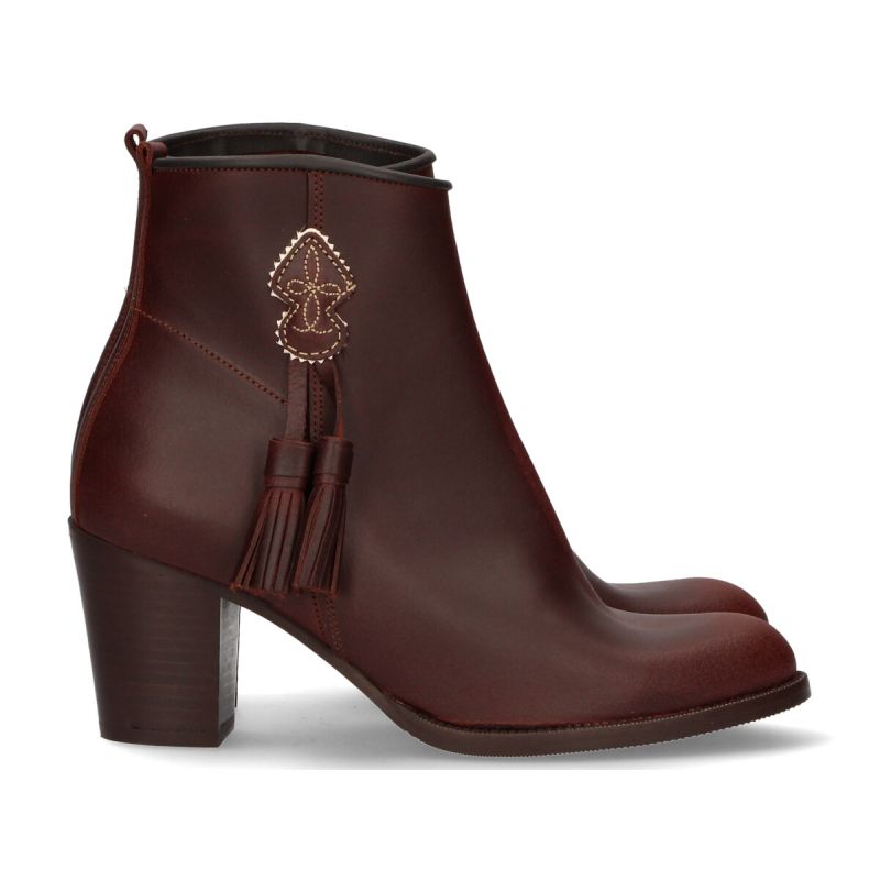 Short Country Boot with Heel and Tassels Valverde del Camino