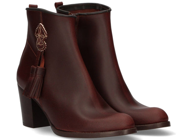Short Country Boot with Heel and Tassels Valverde del Camino