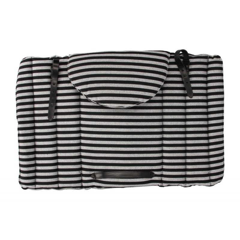 Grupera con protector B/N