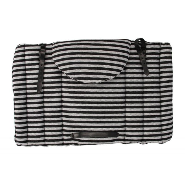 Grupera con protector B/N