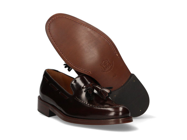 Ruban touffeté et pompons en cuir