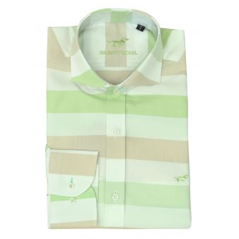camisa blanca con rayas verdes