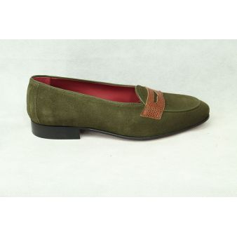 Mocasín antifaz ante verde...