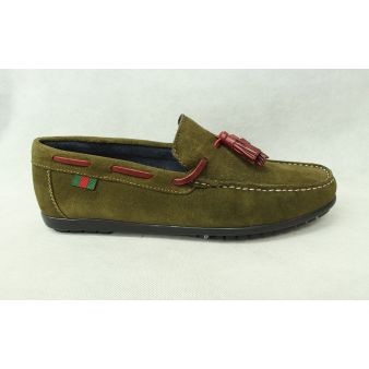 Mocasín borlas ante verde