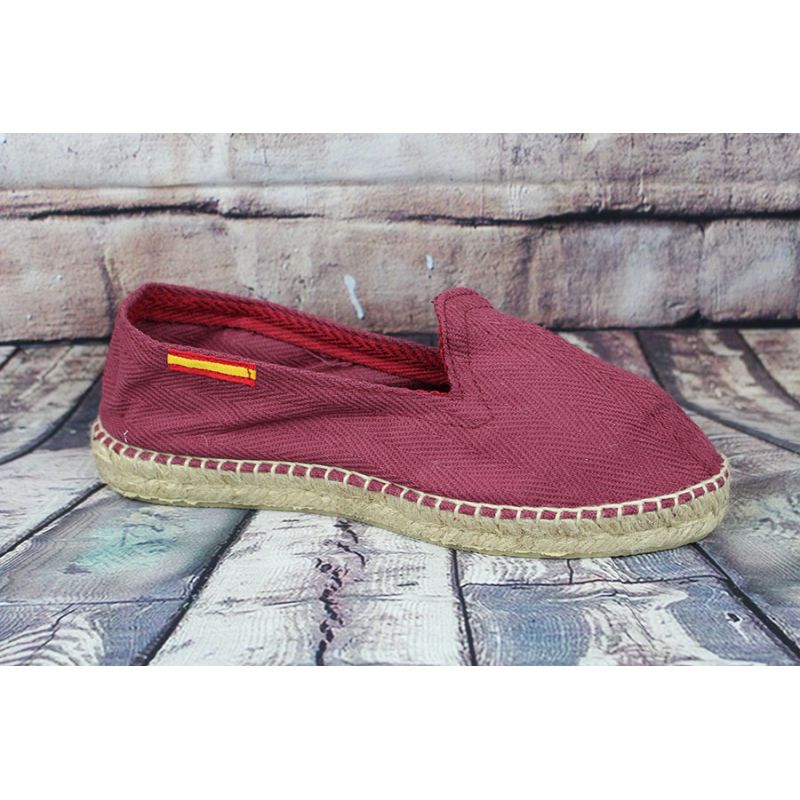 Esparto loafer in burgundy with red flag of Spain motif