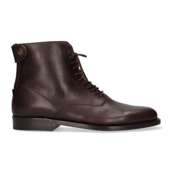 Short chestnut boot with...