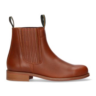 Short boot in aged leather...