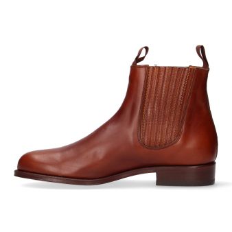 Short natural boot with pleated gusset