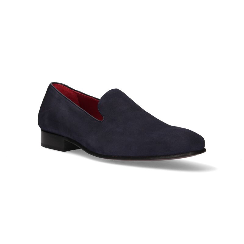 Smooth navy loafer