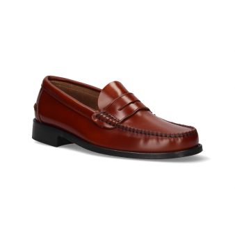 Mocassim com máscara de couro