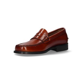 Mocassim com máscara de couro