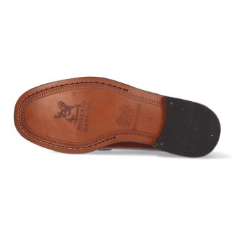 Mocassim com máscara de couro
