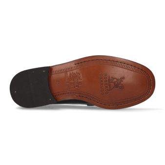 Mocassim com borlas pretas