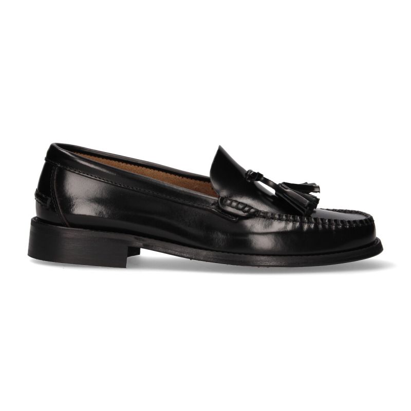 Mocassim com borlas pretas